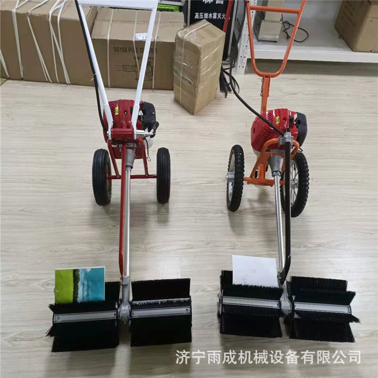 人造草坪梳草机 手扶式两冲程梳草机头 便携内燃式扫雪扫地机