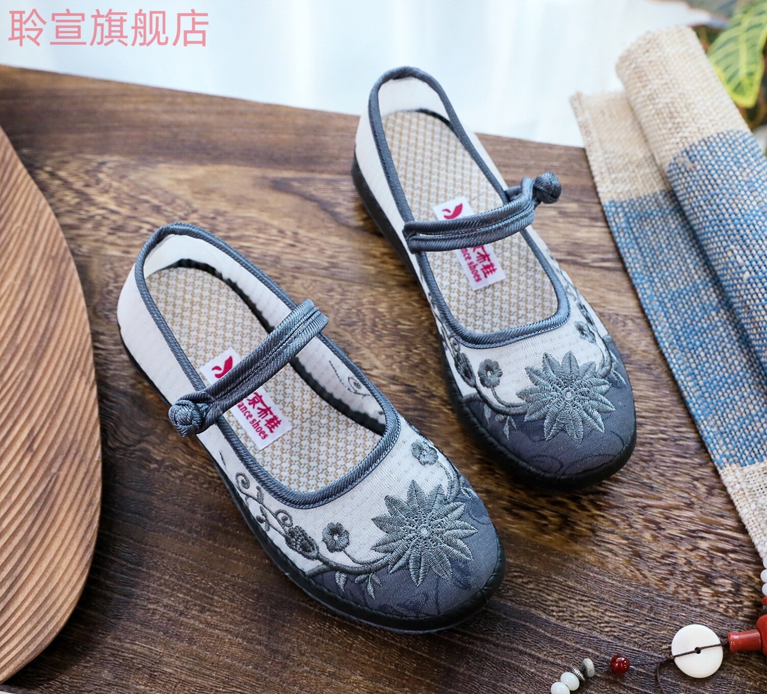 夏季透气网鞋百搭绣花鞋外穿刺绣汉服鞋镂空女鞋老北京民族风布鞋