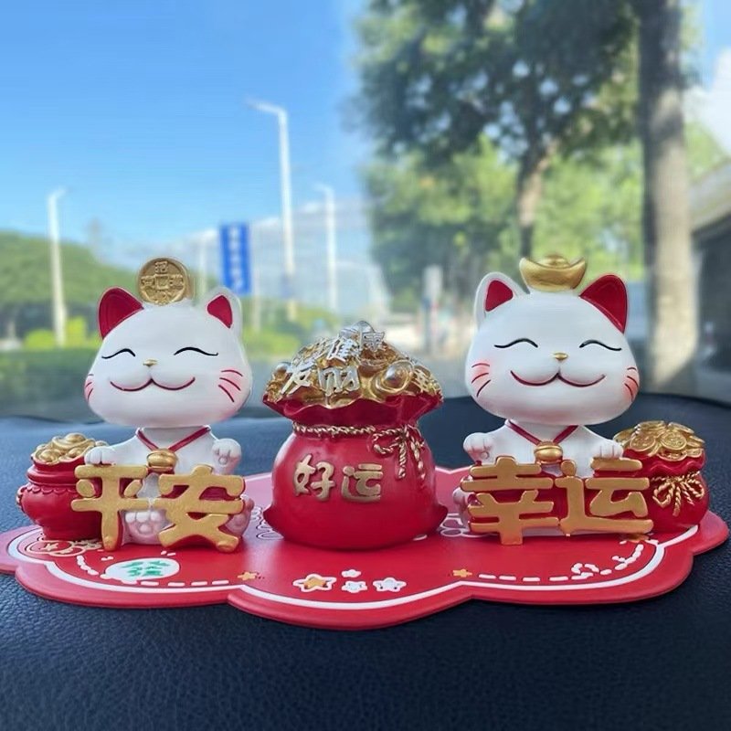 可爱招财猫车载装饰卡通摆件汽车新款公仔中控台装饰品运汽车摆件