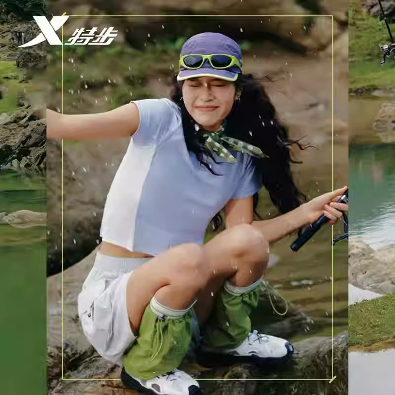 特步2026夏款女士修身速干冰感小字母双色拼接短袖-974228010003