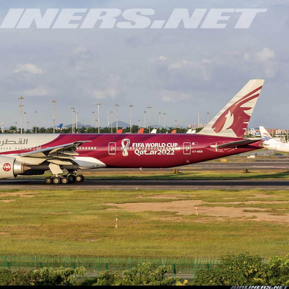 波音b777卡塔尔航空带轮子带灯2022世界杯涂装合金飞机模型客机