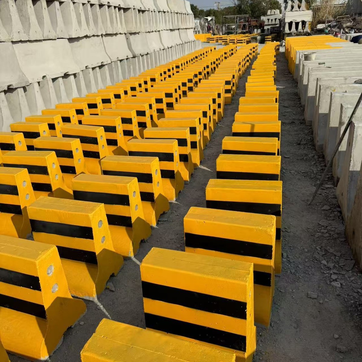 厂家批发水泥隔离墩 工地施工防撞墩 道路分流隔离墩小型