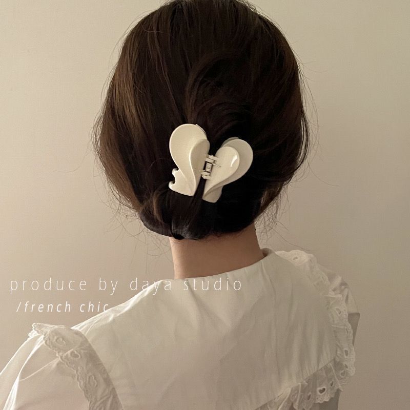 甜美少女盘发渐变爱心抓夹发饰