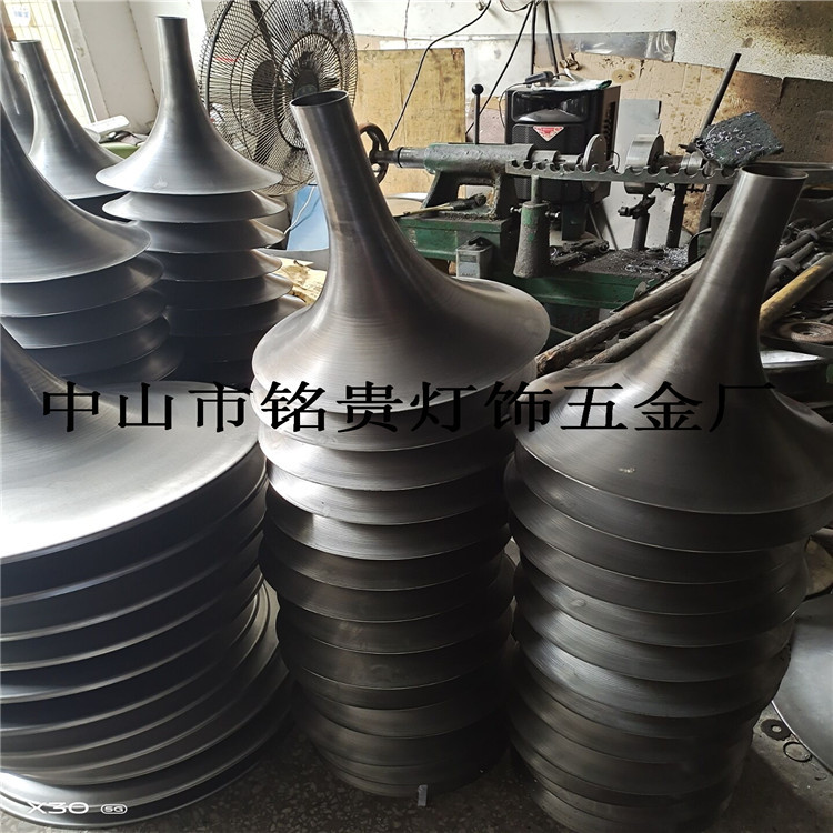 厂家直销客厅灯罩不锈钢茶几底座小喇叭盘旋压配件餐桌椅吧台底座