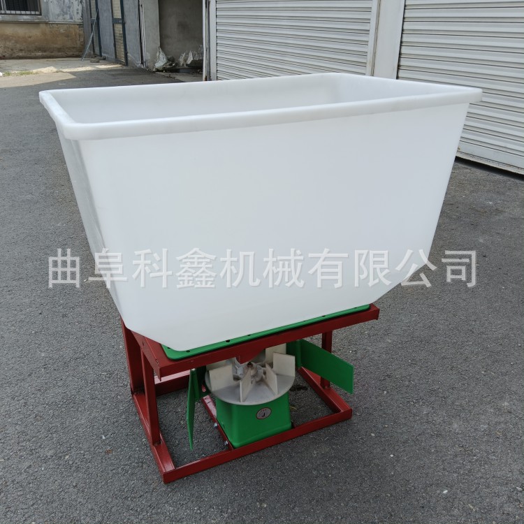三轮后挂式撒肥机 加厚料桶小型电动甩肥机 科鑫牌农用小麦播种机