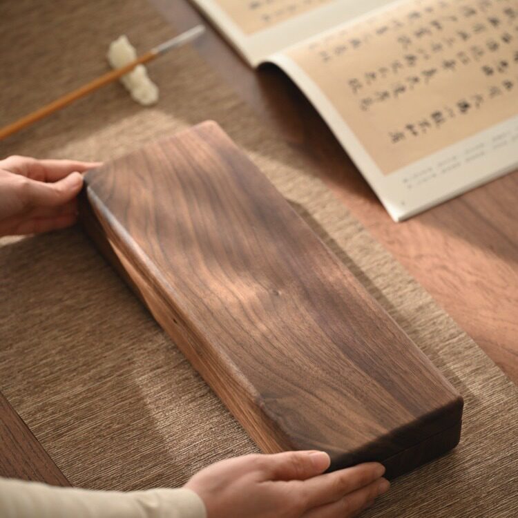 用两块黑胡桃木整木制成的储物盒带盖全实木复古风杂物毛笔收纳盒