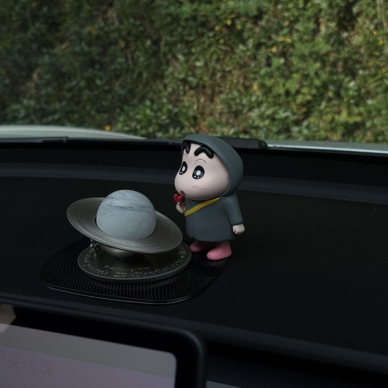 蜡笔小新车载摆件雨衣小新中控台高级创意车内饰品中控台特斯拉女,汽车用品/电子/清洗/改装,摆件,淘宝优惠券,粉丝福利购,淘宝优惠卷