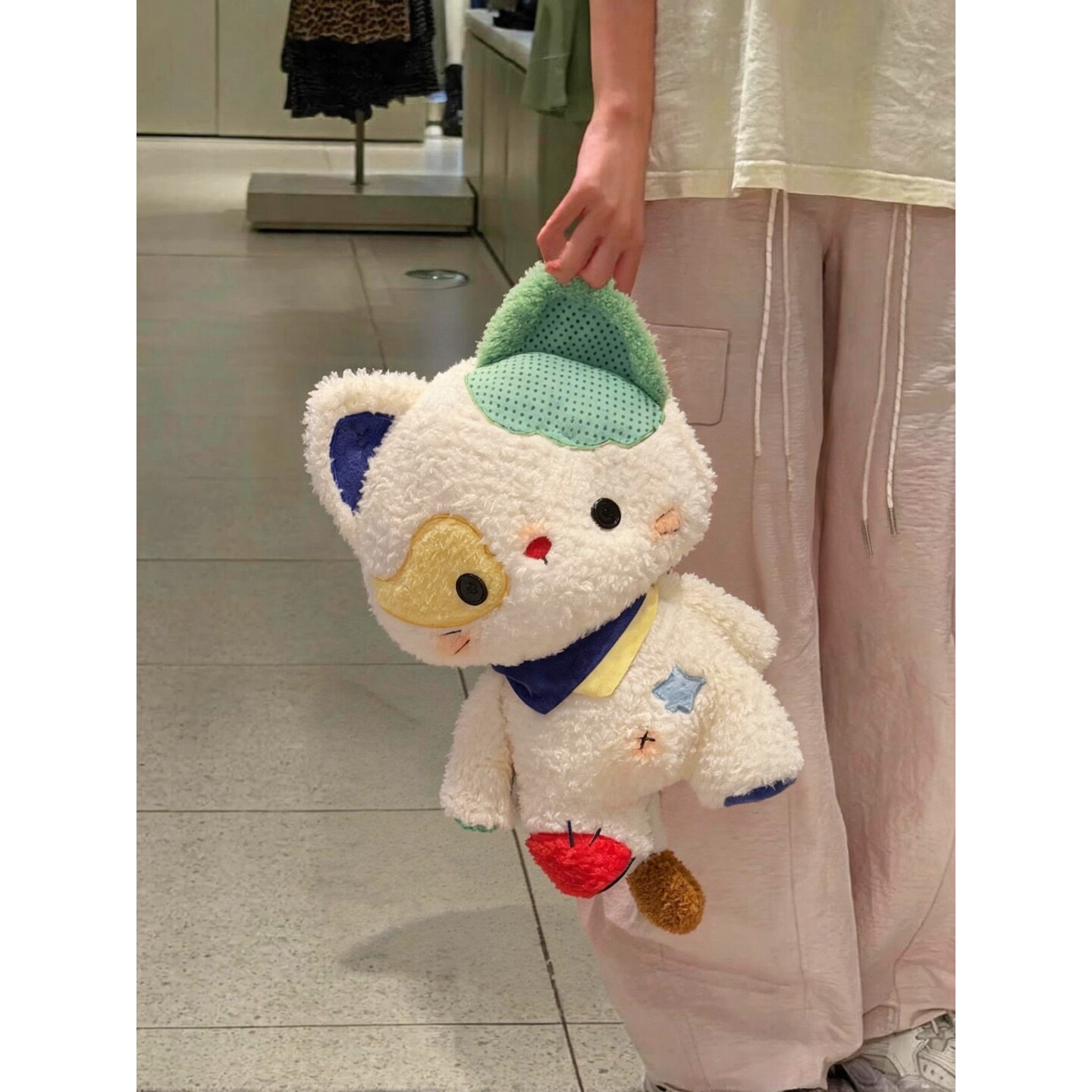 小怪玩偶睡觉抱猫咪玩偶公仔抱枕可爱安抚毛绒玩具送女生生日礼物
