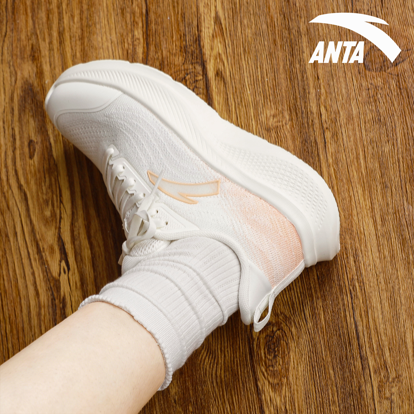 安踏女款冬季减震轻便透气运动鞋