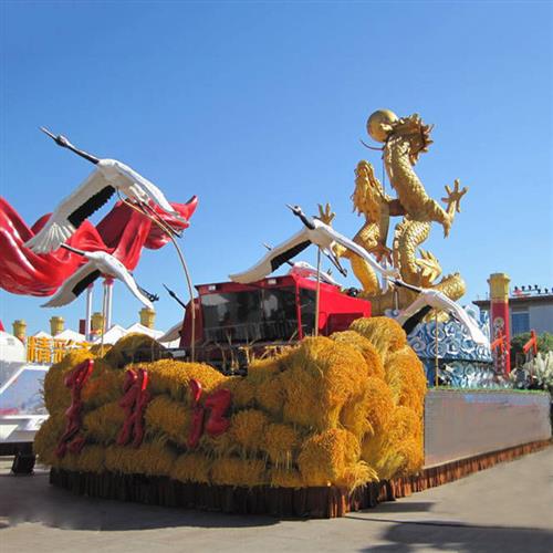 制作玻璃钢巡游花车大型表演宣传花车车架底盘公园游览电动花车