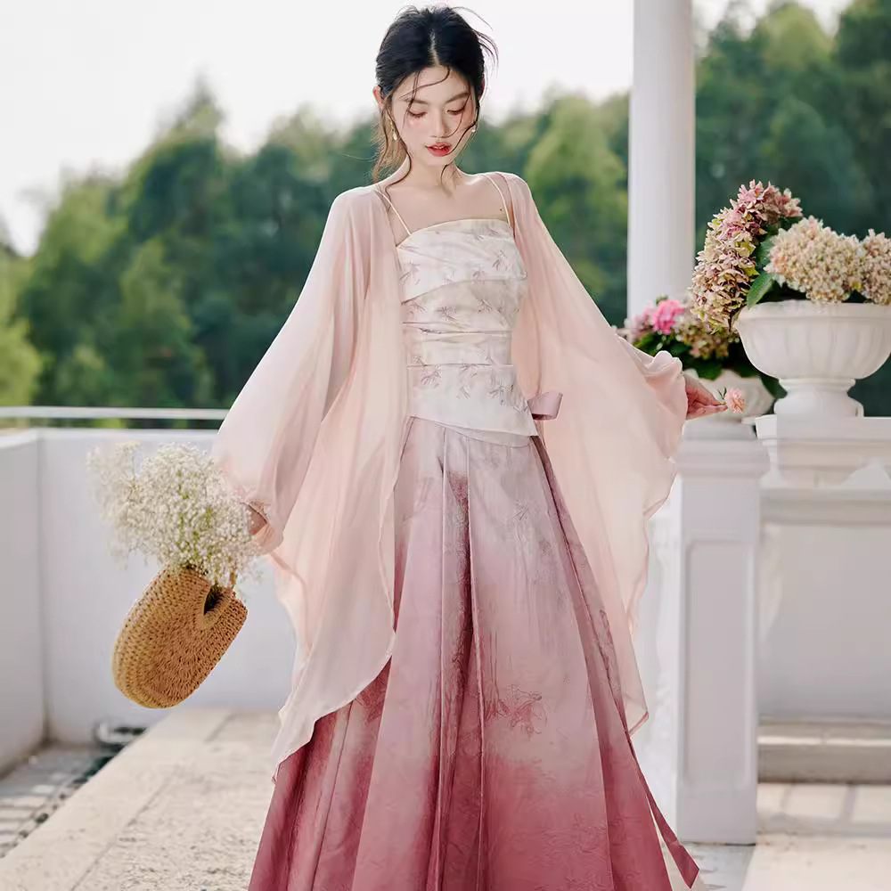 早春2025新中式轻国风马面裙套装女高级感可以穿着上班的绝美