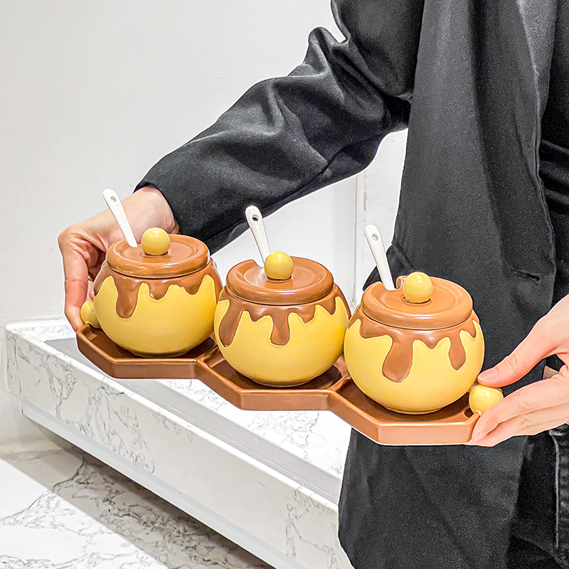 【品牌正品】蜂蜜调料罐厨房家用组合套装陶瓷带勺调料盒多格可爱