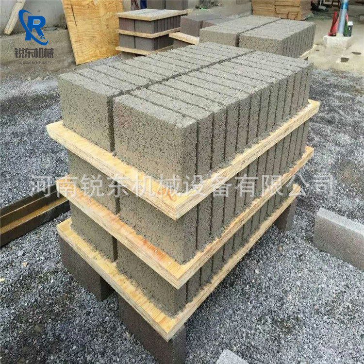 供应免烧水泥砖机 路沿石砖机 道牙砖机 路缘石制砖机