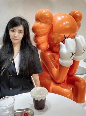 克莱因蓝网红店落地大摆件坐姿美发店公仔玻璃钢雕塑客厅装饰