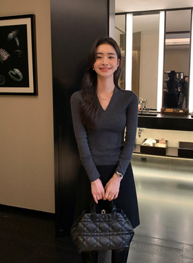 Maven Lin 气质深v领针织上衣女春秋新款黑色修身显瘦内搭打底衫