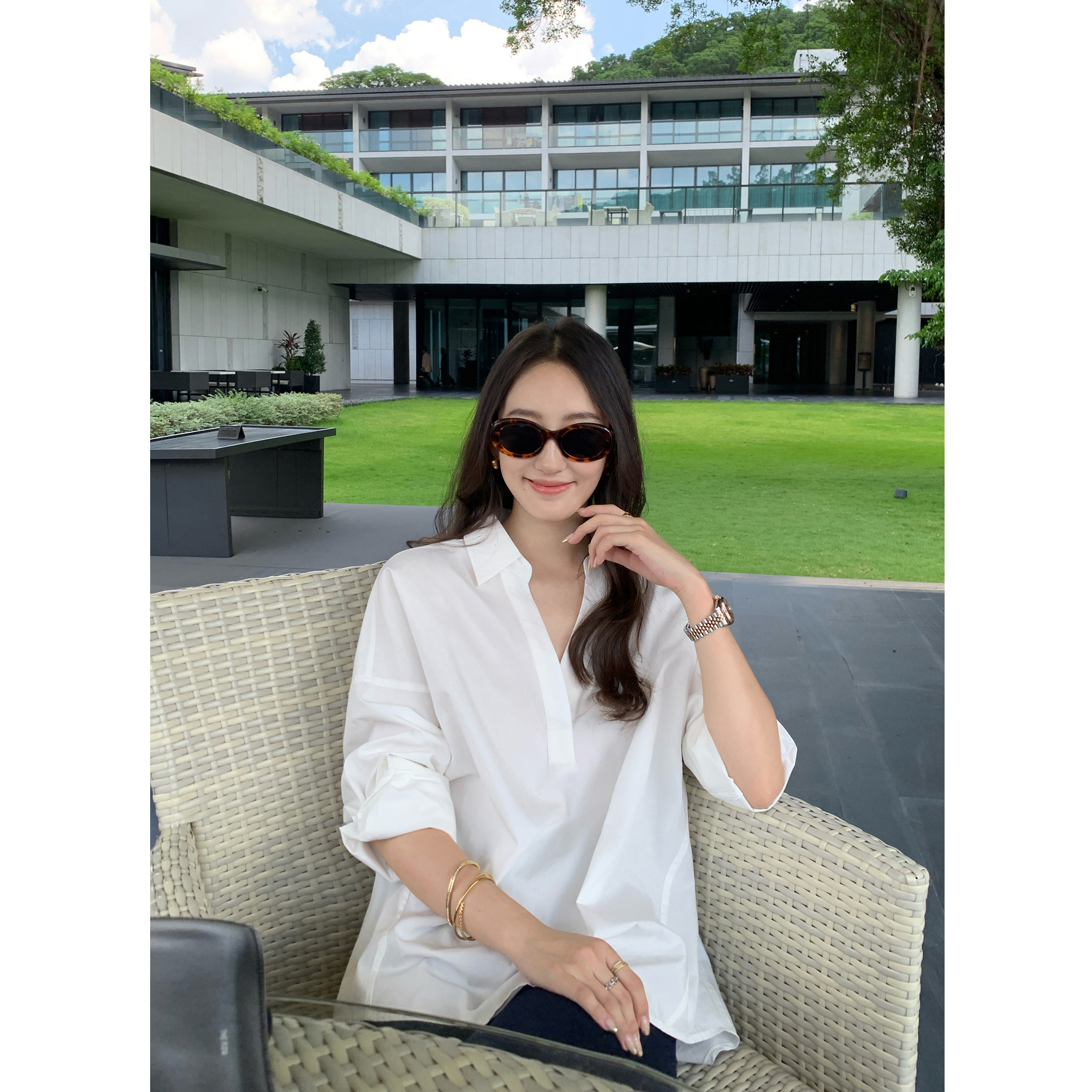 Maven Lin 高智系列|天丝v领白色长袖衬衫女不规则气质宽松衬衣