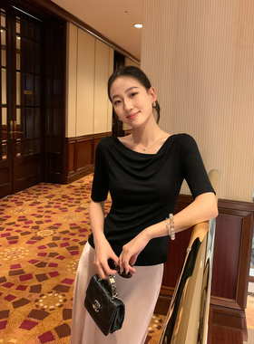 Maven Lin R0W场域优雅贵感|荡领斜肩上衣女重工通勤中袖露肩t恤