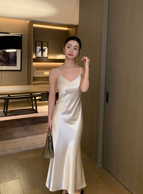 Maven Lin 优雅丝滑缎面吊带连衣裙女夏季垂感v领修身包臀鱼尾裙
