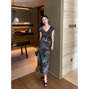 气质花苞袖 高阶智性大女主 v领连衣裙女雪纺收腰包臀裙 Lin Maven