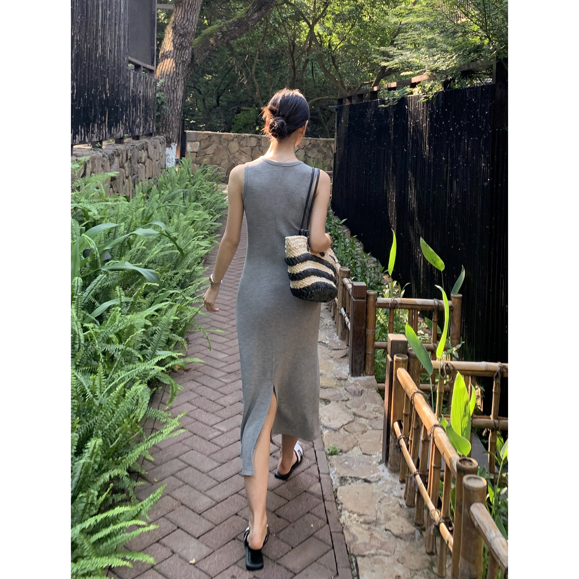 高级感黑色云梯棉背心裙女长款