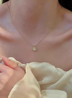 法式小众白贝母方形锁骨链