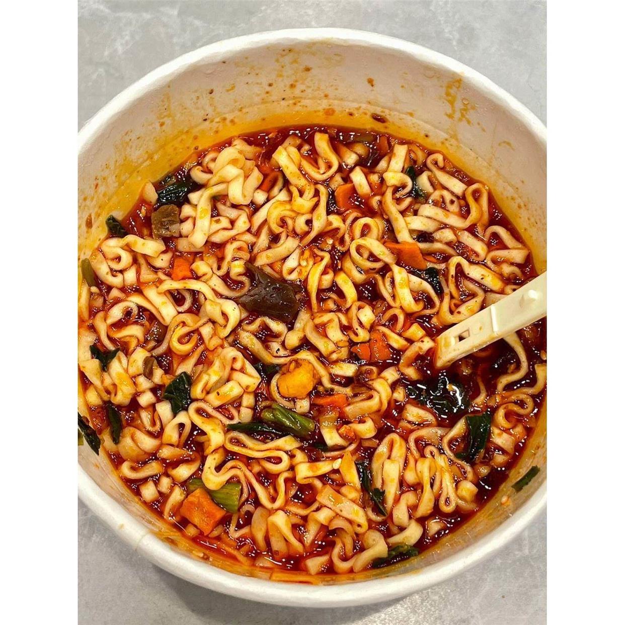 康师傅油泼辣子酸汤面宽面桶面泡面方便面陕西风味便携速食宵夜