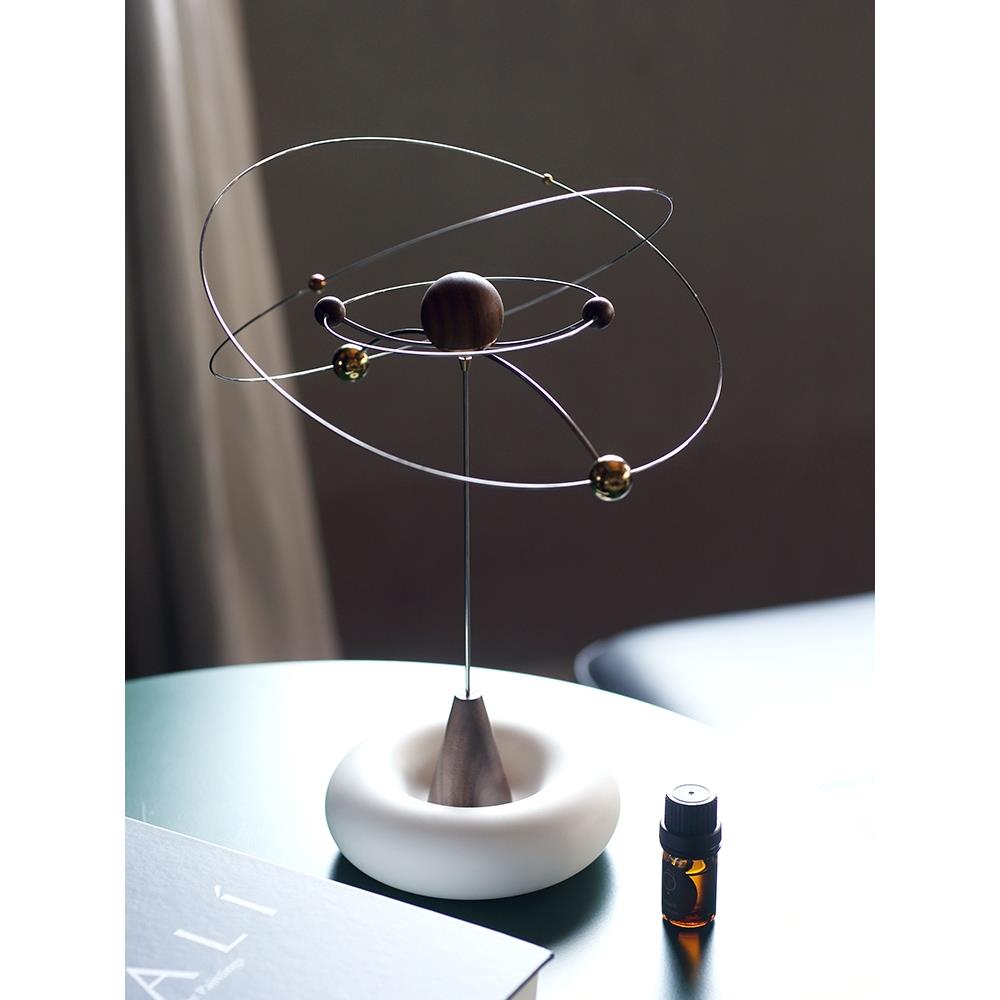 弦生活器物行星香薰木悬浮星球设计师摆件星系平衡扩香器结婚礼物