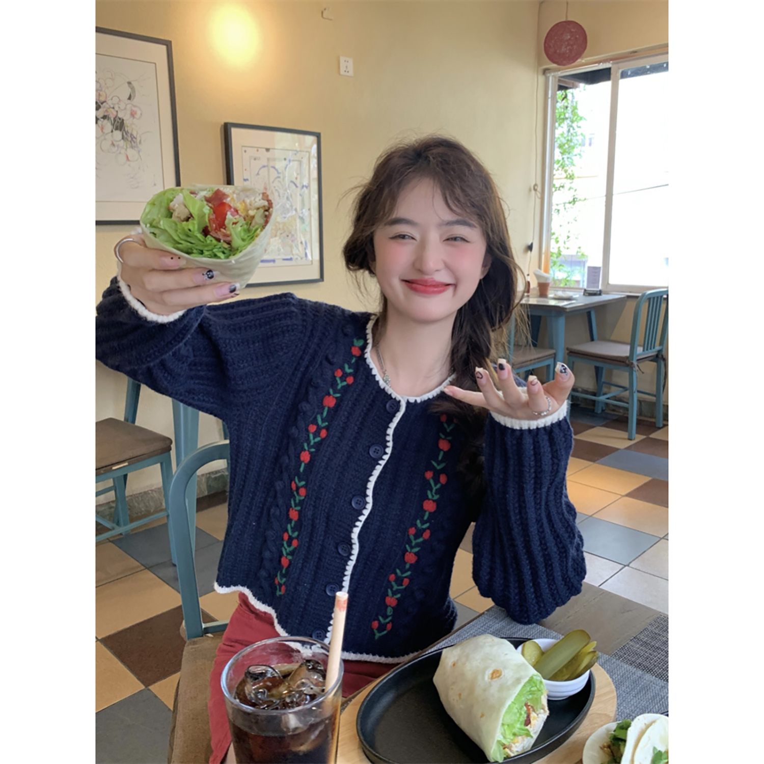 范雯雯清晨集市 撞色圆领镂空针织开衫女冬季甜美短款毛衣上衣