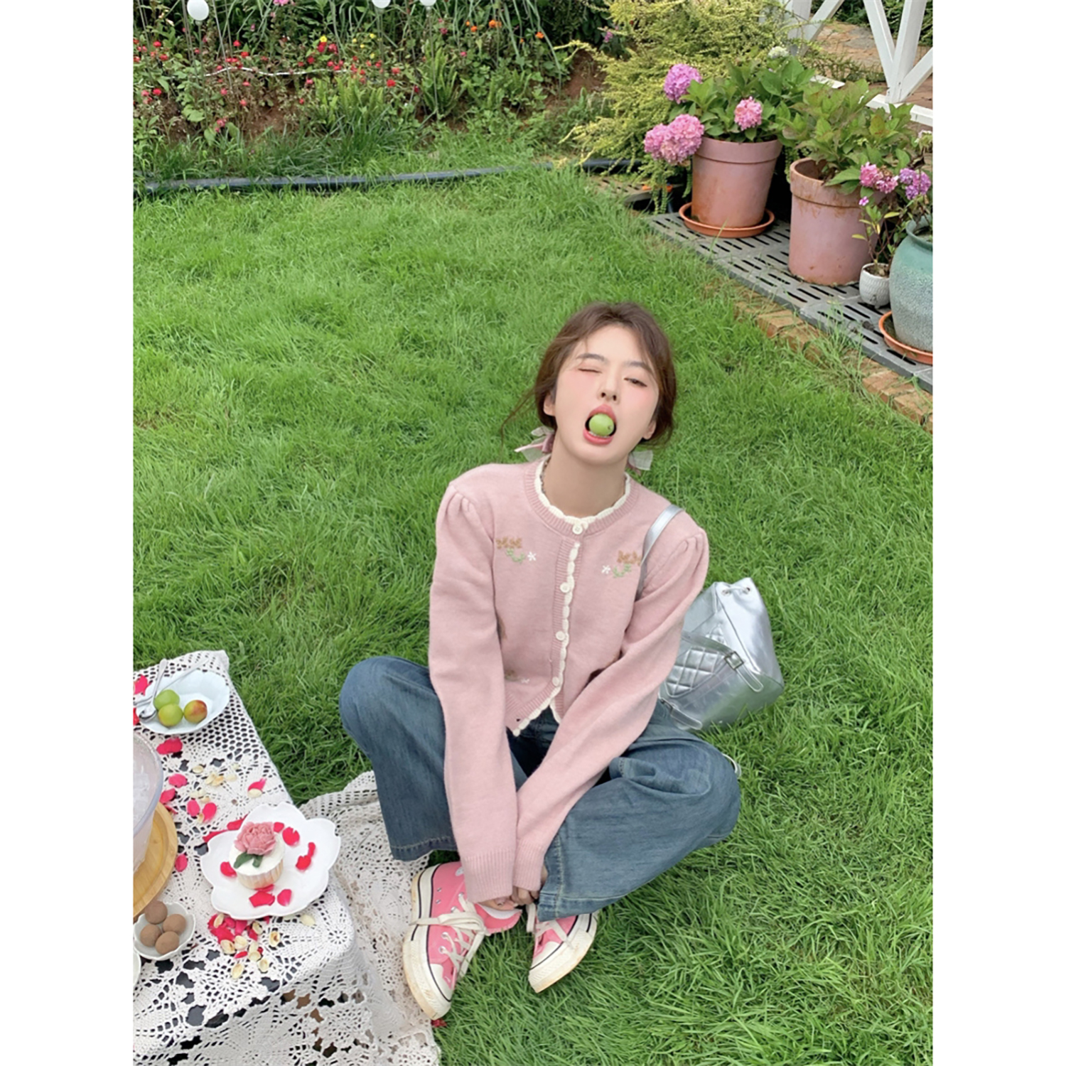 范雯雯 20/ww 少女祈愿 甜美可爱花朵粉色圆领针织开衫毛衣