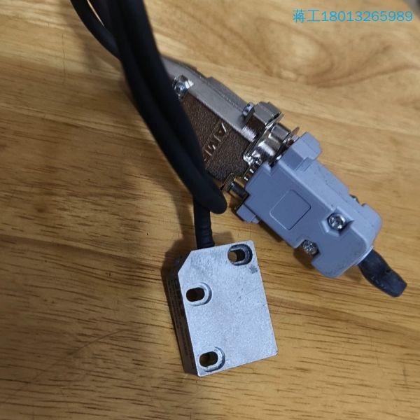 雷尼绍直线光栅读数头  型号LM10IC001AB04A60
