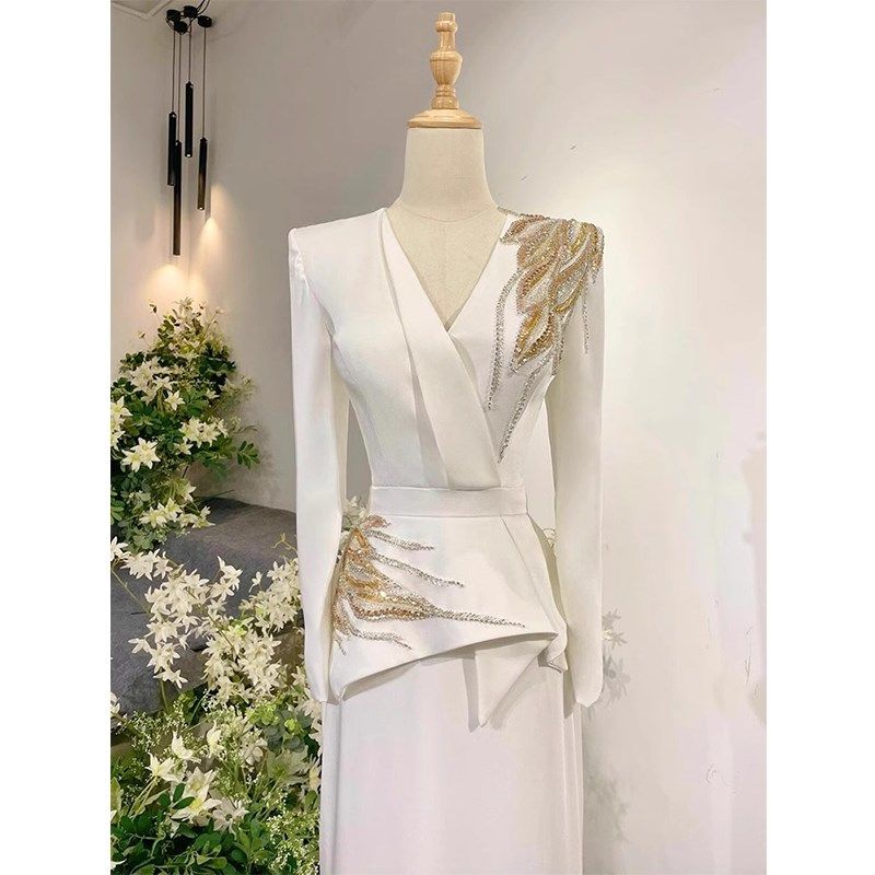 白色年会主持人晚礼服女高端轻奢小众修身鱼尾播音艺考独唱演出服