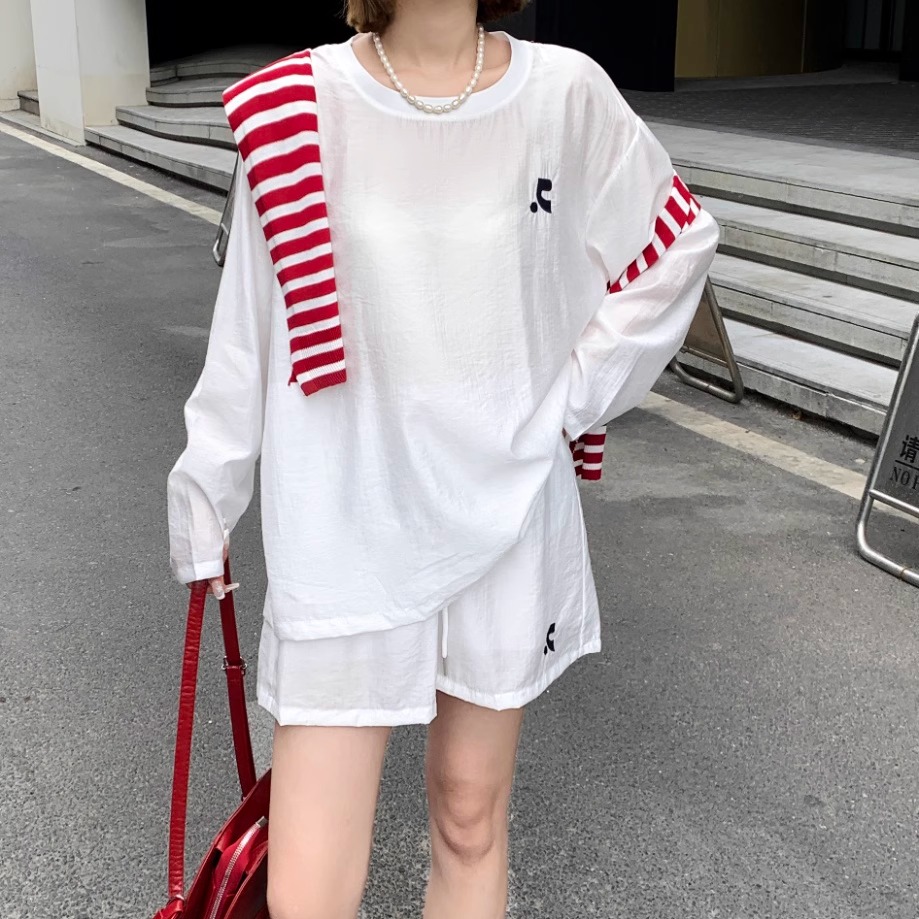 韩系冰丝圆领防晒长袖T恤女薄款设计感2025新款时尚罩衫短裤套装
