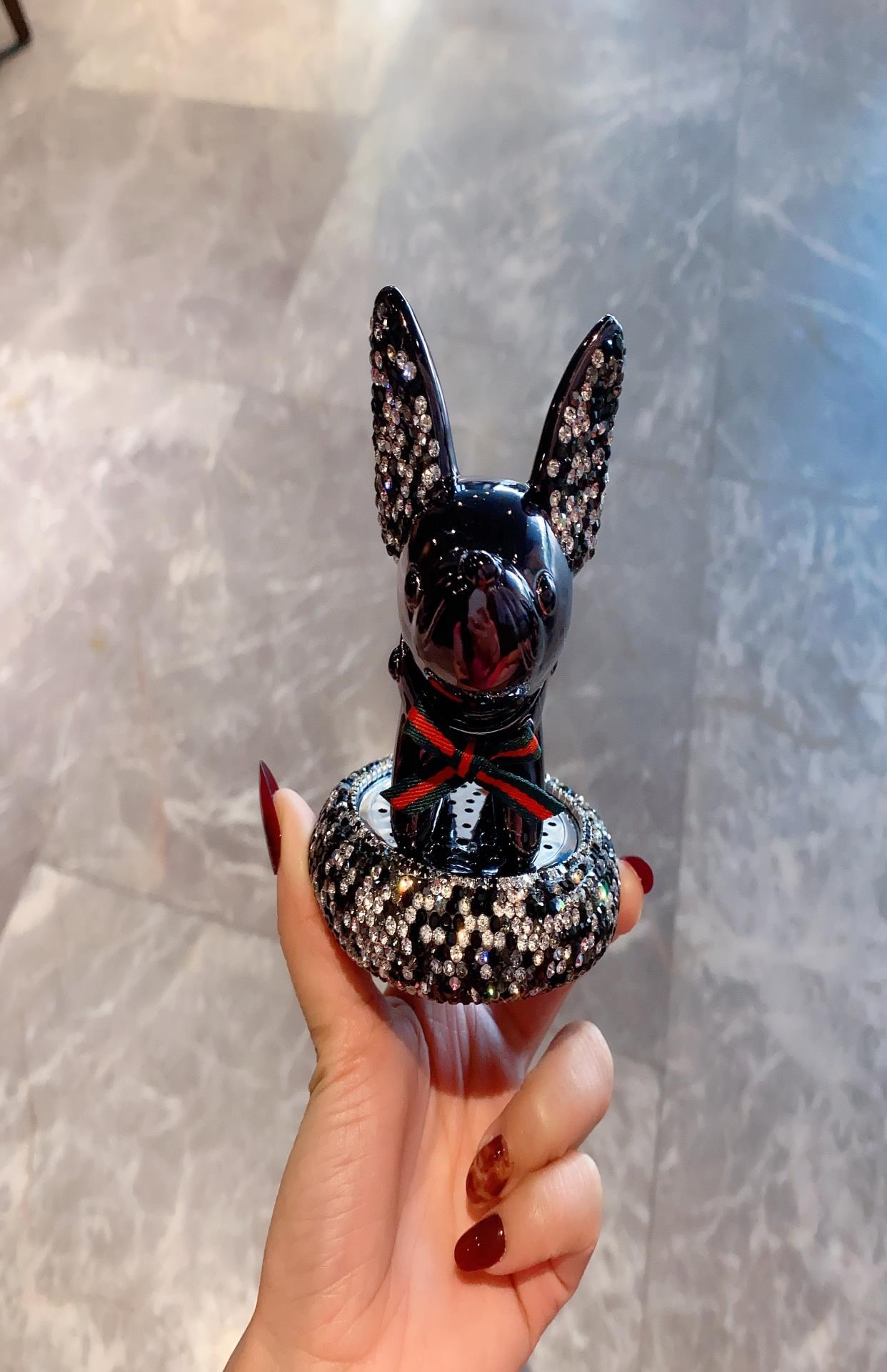 新款 饰用品创意镶钻车饰车内漂亮可品 车内饰品摆件摇头狗狗汽车装