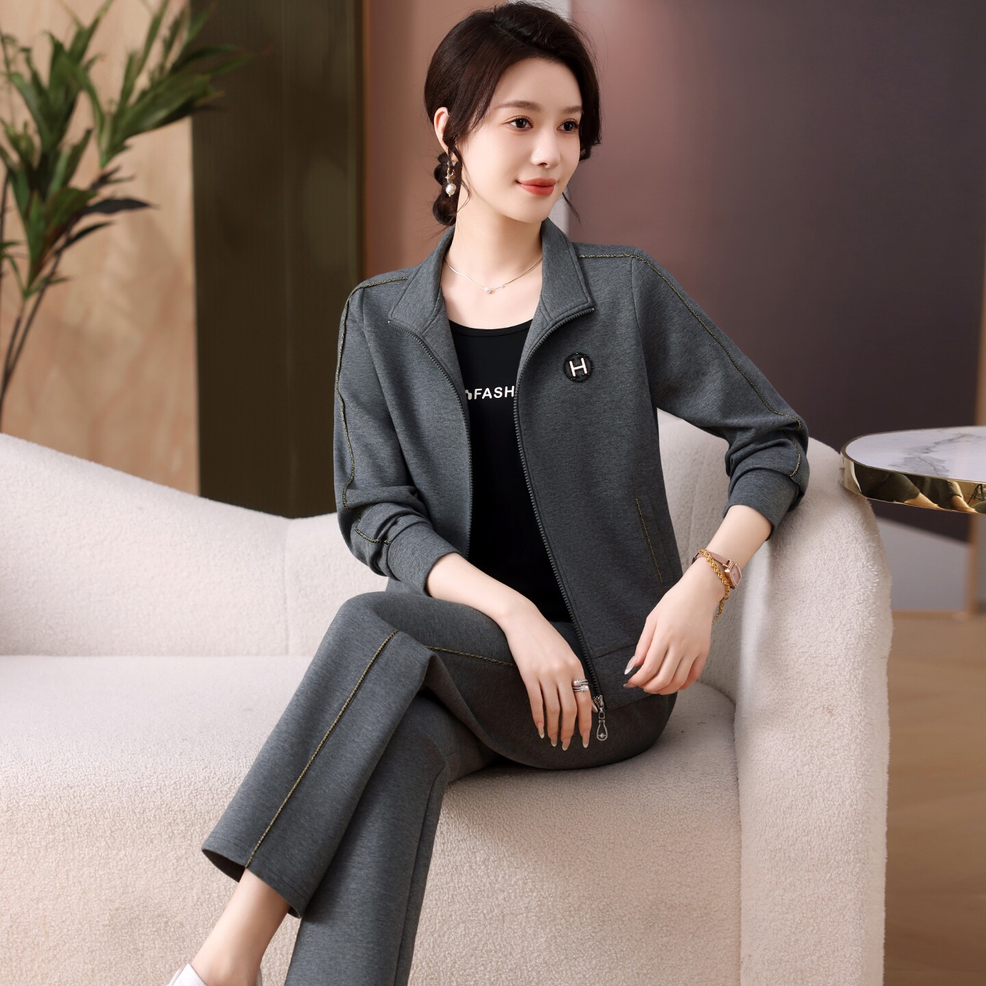 运动套装女2025新款春秋时尚翻领外套女士洋气休闲三件套长袖