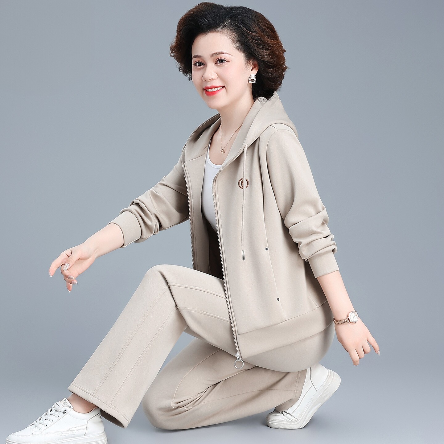 妈妈秋装运动服套装新款洋气两件套50岁中老年人女春秋季外套