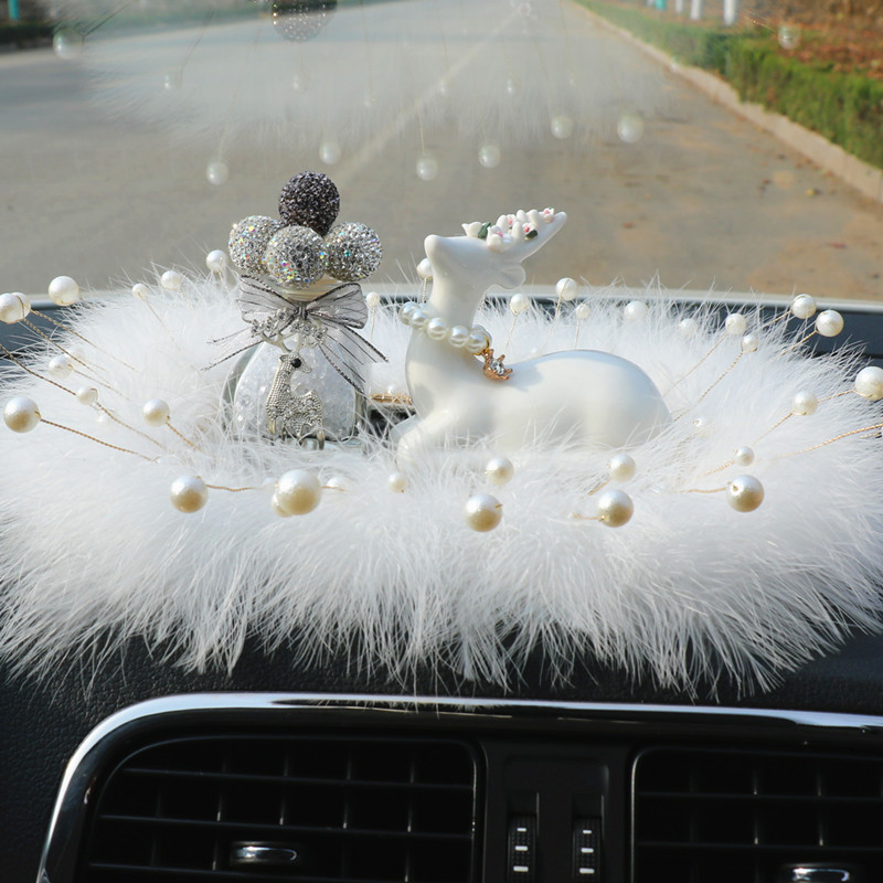 极速一路平安鹿汽车可爱车内装饰车载香H薰ins风女神款羽毛中控台