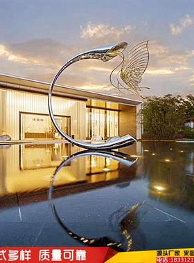 大型不锈钢月亮雕塑户外售楼部酒店镂空创意月牙圆环水景金属摆件