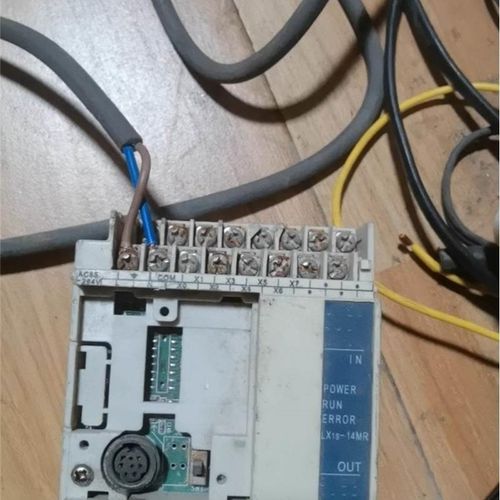 维控PLC,LX1S-14MR-A,通电显示如图,其它的不会询价