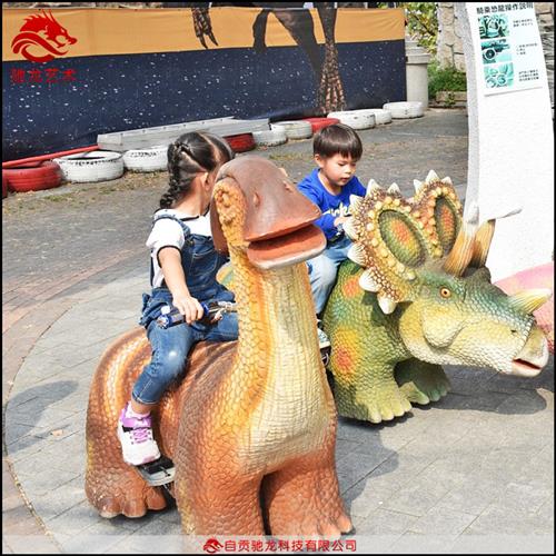广场儿童仿真恐龙坐骑电动恐龙硅胶软体滑行充电恐龙造型电瓶车