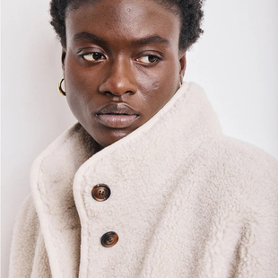 Hartford女士宽松款抓绒高领外套采用落肩袖设计蓬松柔软保暖性强