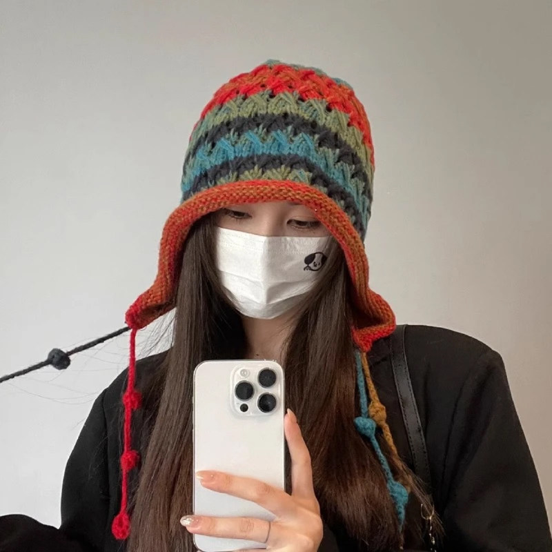 民族风手工钩针毛线帽子女秋冬季新款彩色流苏球球护耳套头针织帽