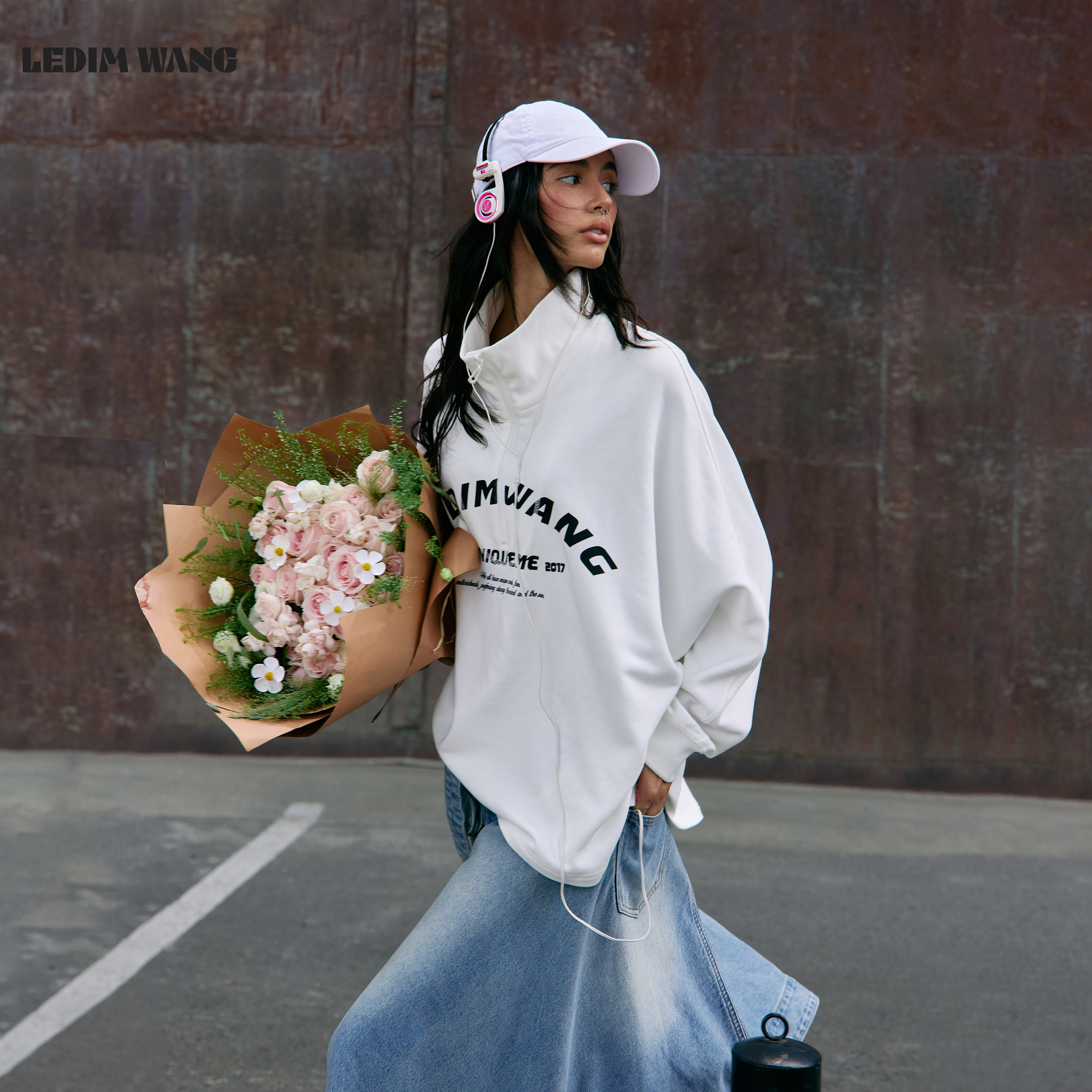 LEDIM WANG立领蝙蝠袖套头卫衣女26秋新款字母印花休闲风长袖外套