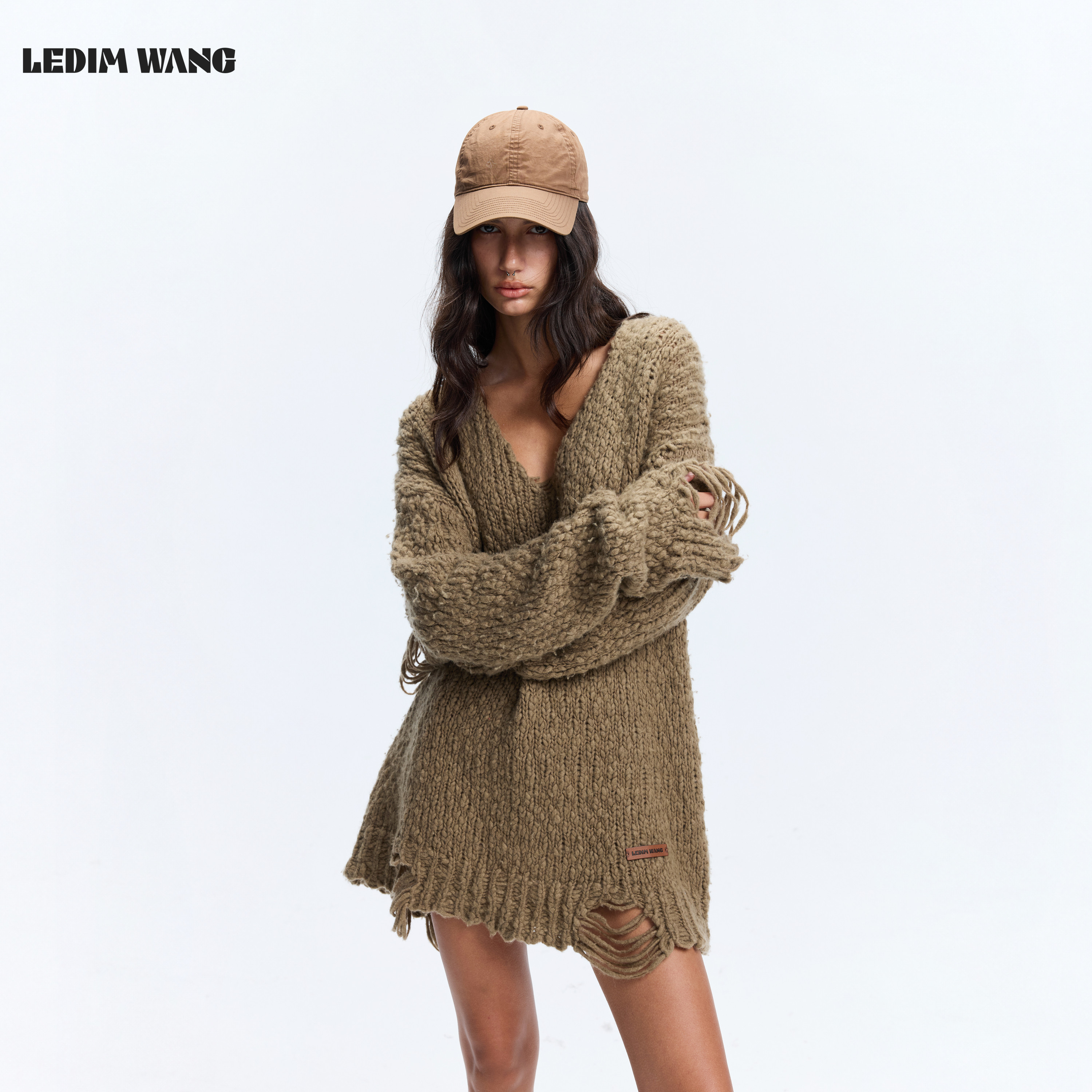LEDIM WANG绵羊毛长袖针织连衣裙女V领流苏破洞短裙2026秋冬新款