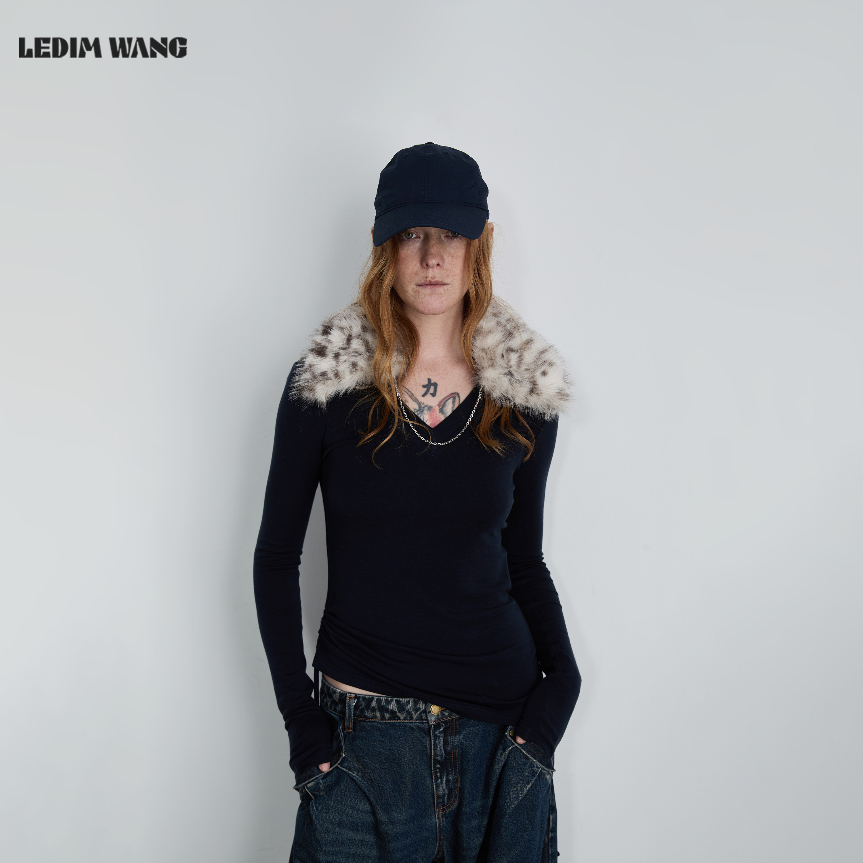 LEDIM WANG动物纹可拆毛领V领T恤女25秋冬新款藏青色内搭长袖上衣,女装/女士精品,T恤,淘宝优惠券,粉丝福利购,淘宝优惠卷