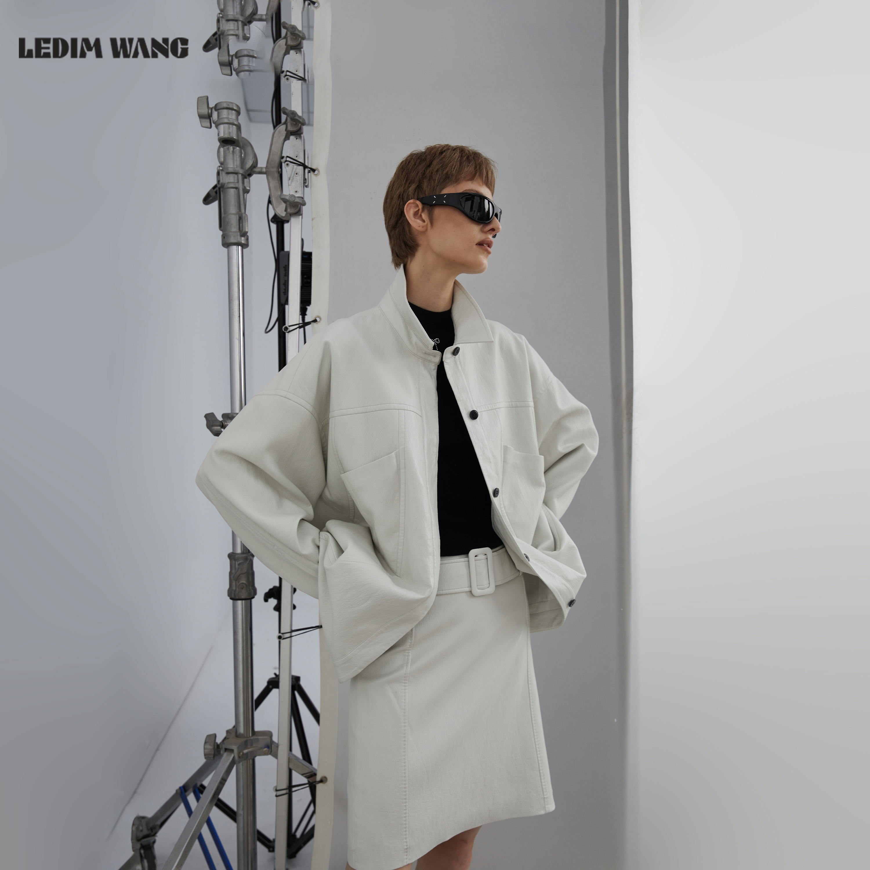 LEDIM WANG白标/高智感直筒皮质半身裙女25冬季新款白色修身短裙