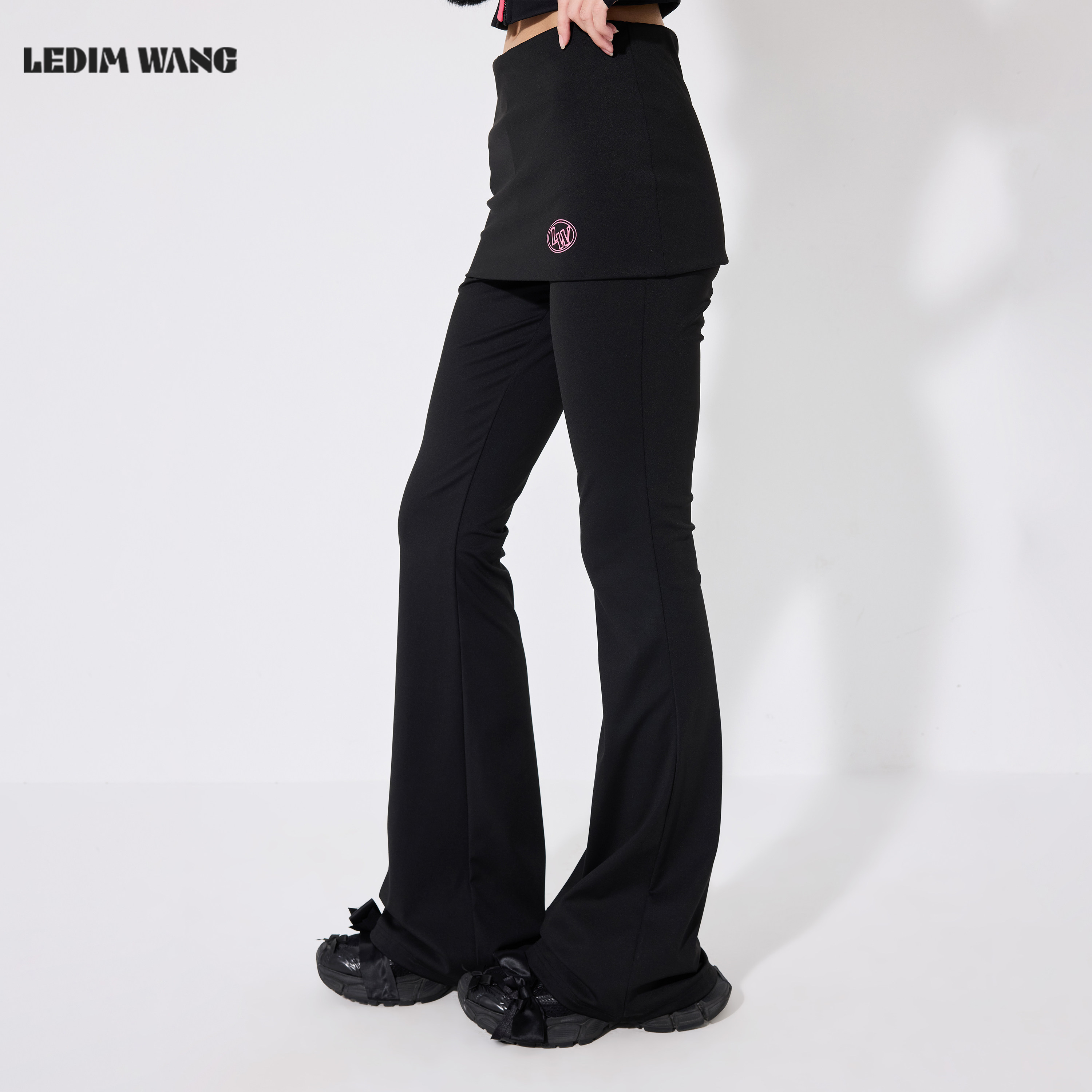 LEDIM WANG运动滑雪感休闲裤女款黑色修身裙裤微喇长裤26秋季新款
