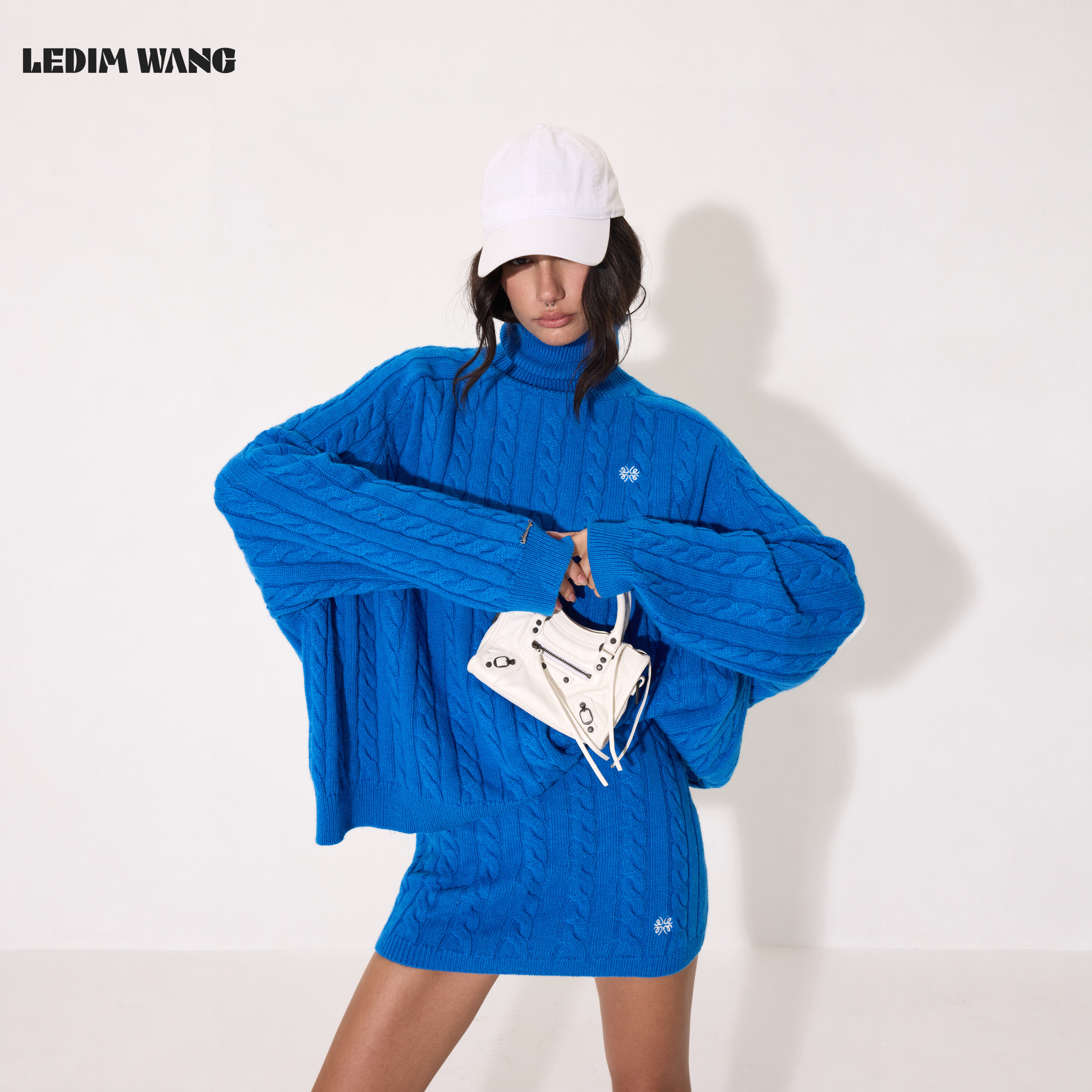 LEDIM WANG麻花刺绣时尚套装女蓝色宽松针织毛衣半身裙26秋冬新款