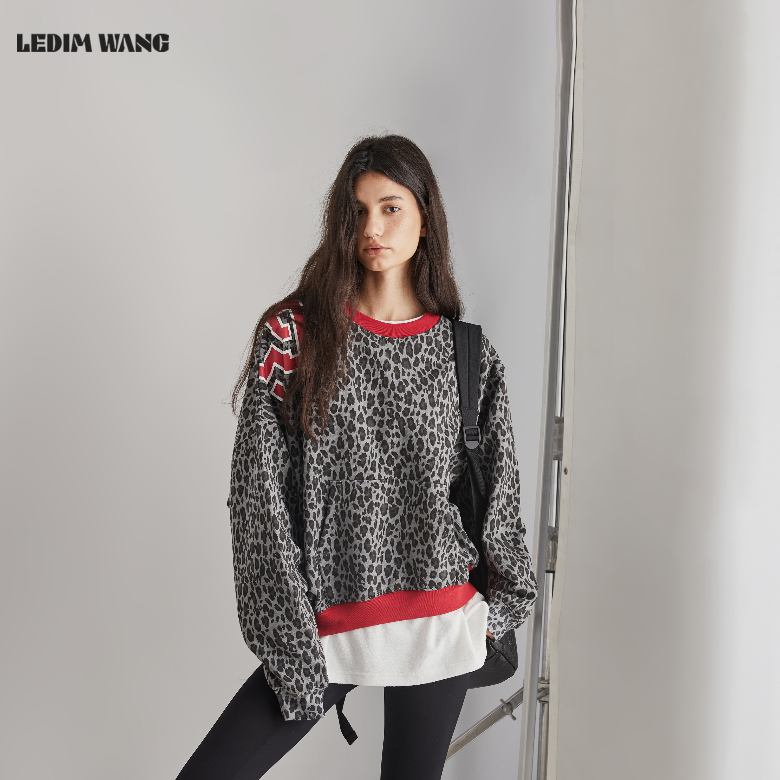 LEDIMWANG豹纹印花不规则卫衣