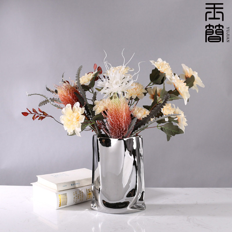 现代轻奢褶皱银色陶瓷花瓶