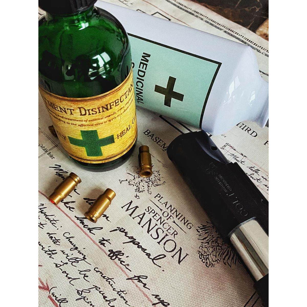 生化危机周边村庄洗手液病毒模型喷雾剂伊森药瓶子注射器生化海报